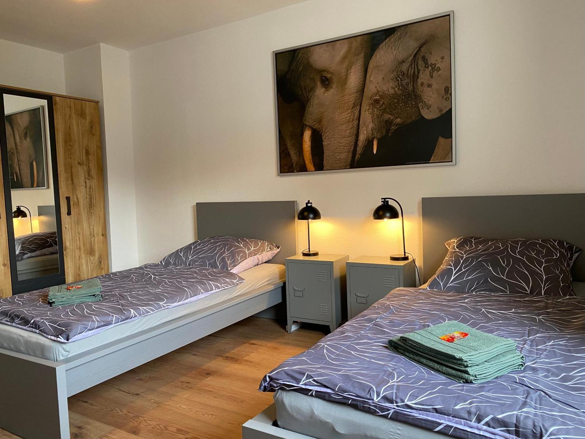 Charlie , Solingen Mitte, Ferien/Messe Wohnung Fuer Bis Zu 5 Personen Kültér fotó