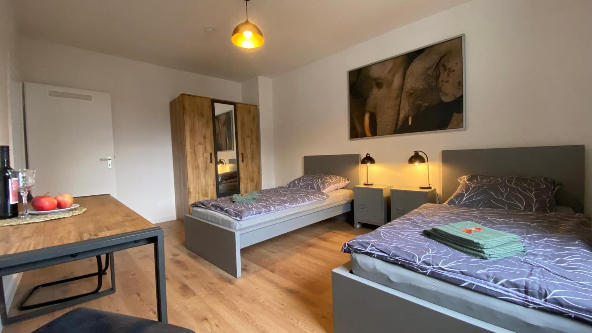 Charlie , Solingen Mitte, Ferien/Messe Wohnung Fuer Bis Zu 5 Personen Kültér fotó